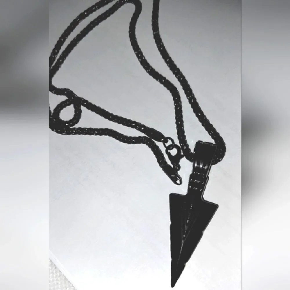 Retro Men's Arrowhead Alloy Pendant Necklace